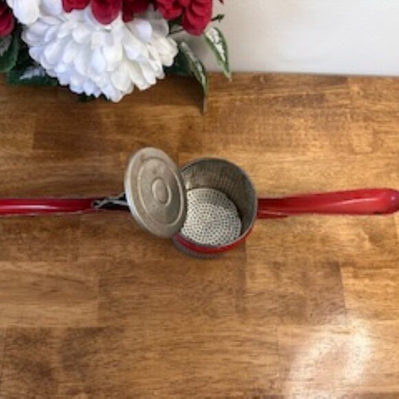 Vintage Red Metal‎ Potato Ricer – Handy Things Juicer Vegetable Masher Press USA - Picture 5 of 6